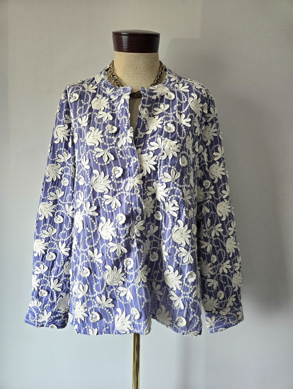 Pilcro  Anthropologie Blue Whitney Embroidered Trapeze Floral Buttondown. Size M